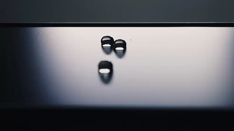 Glass-like smoothness with lasting clarity